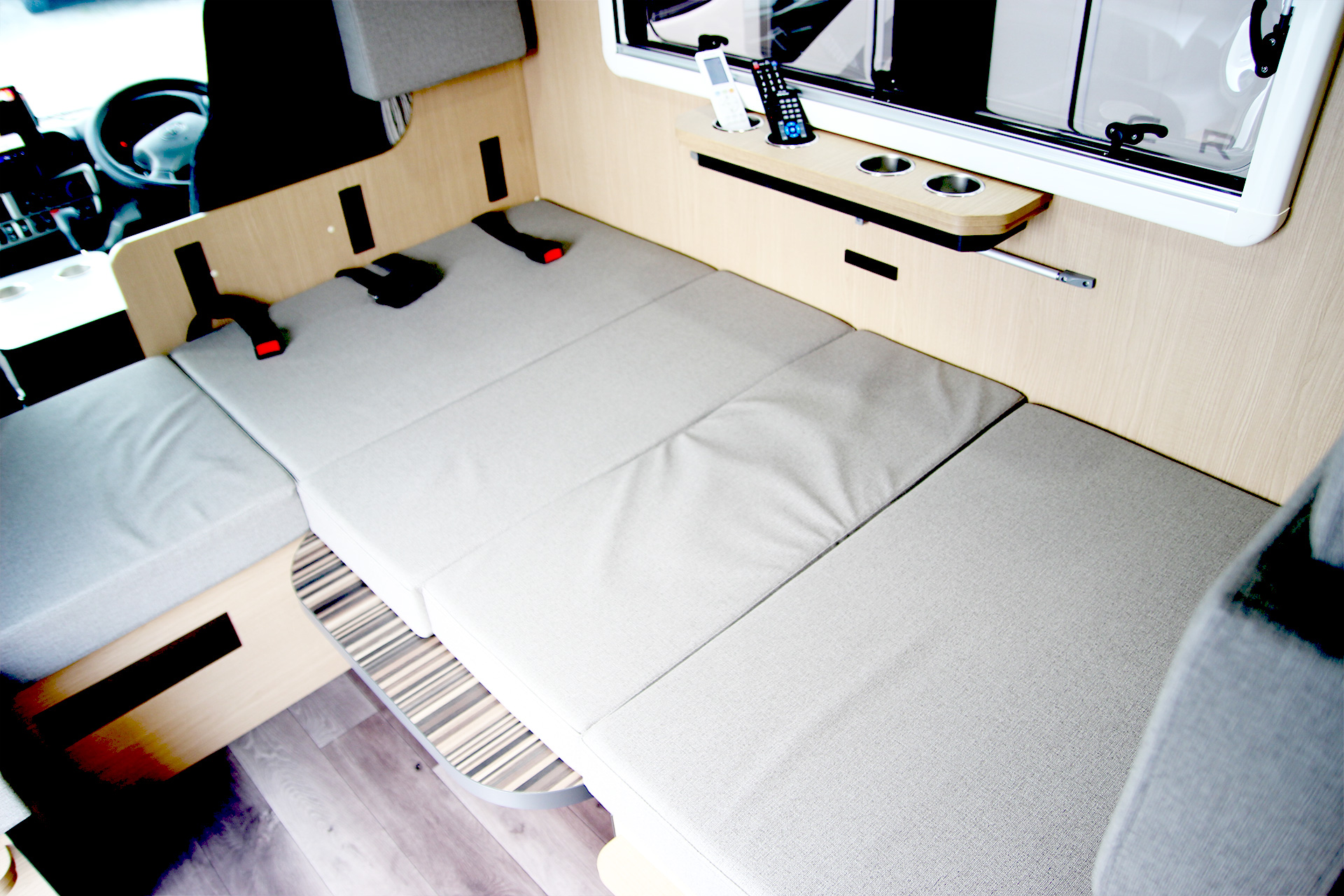 フラットベッド